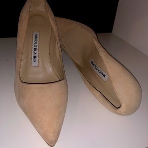 Manolo Blahnik Nude Pointed toe pumps